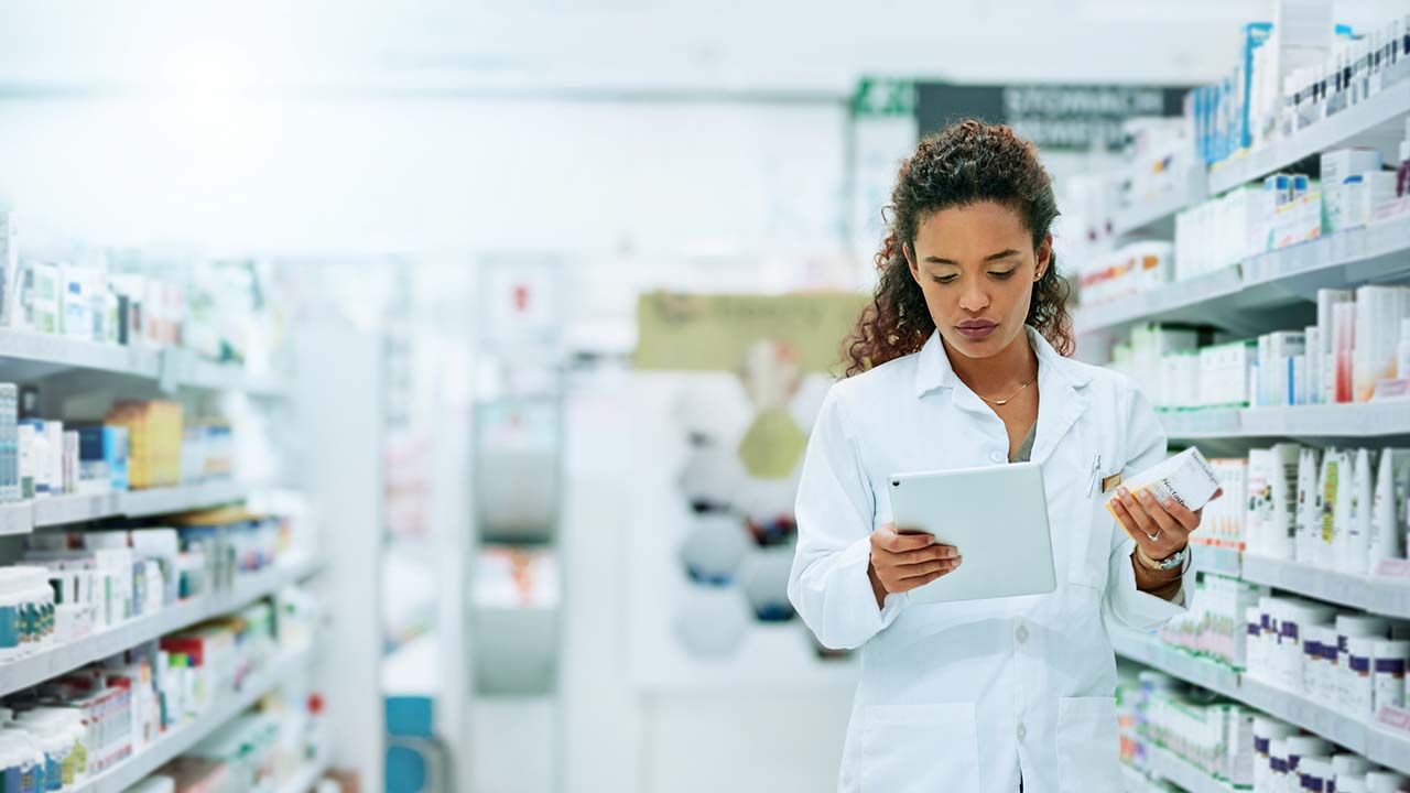 pharmacist-with-tablet-summary