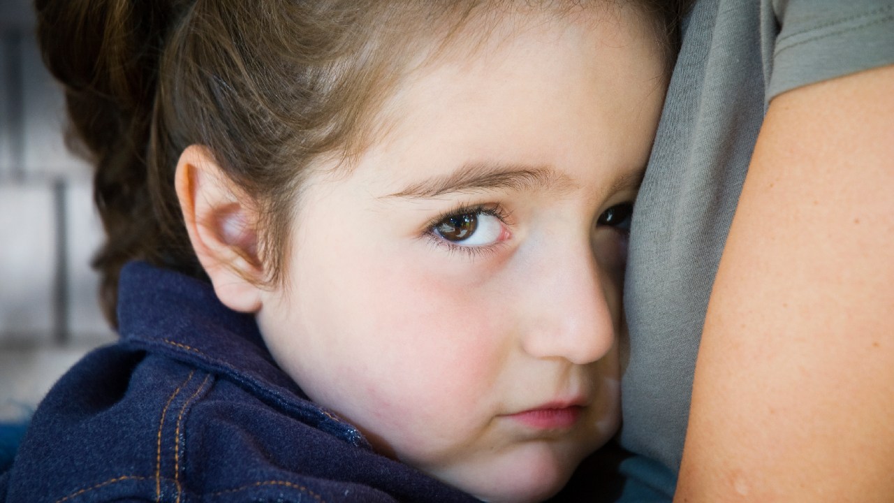 sad-ill-5-yr-old-girl-summary