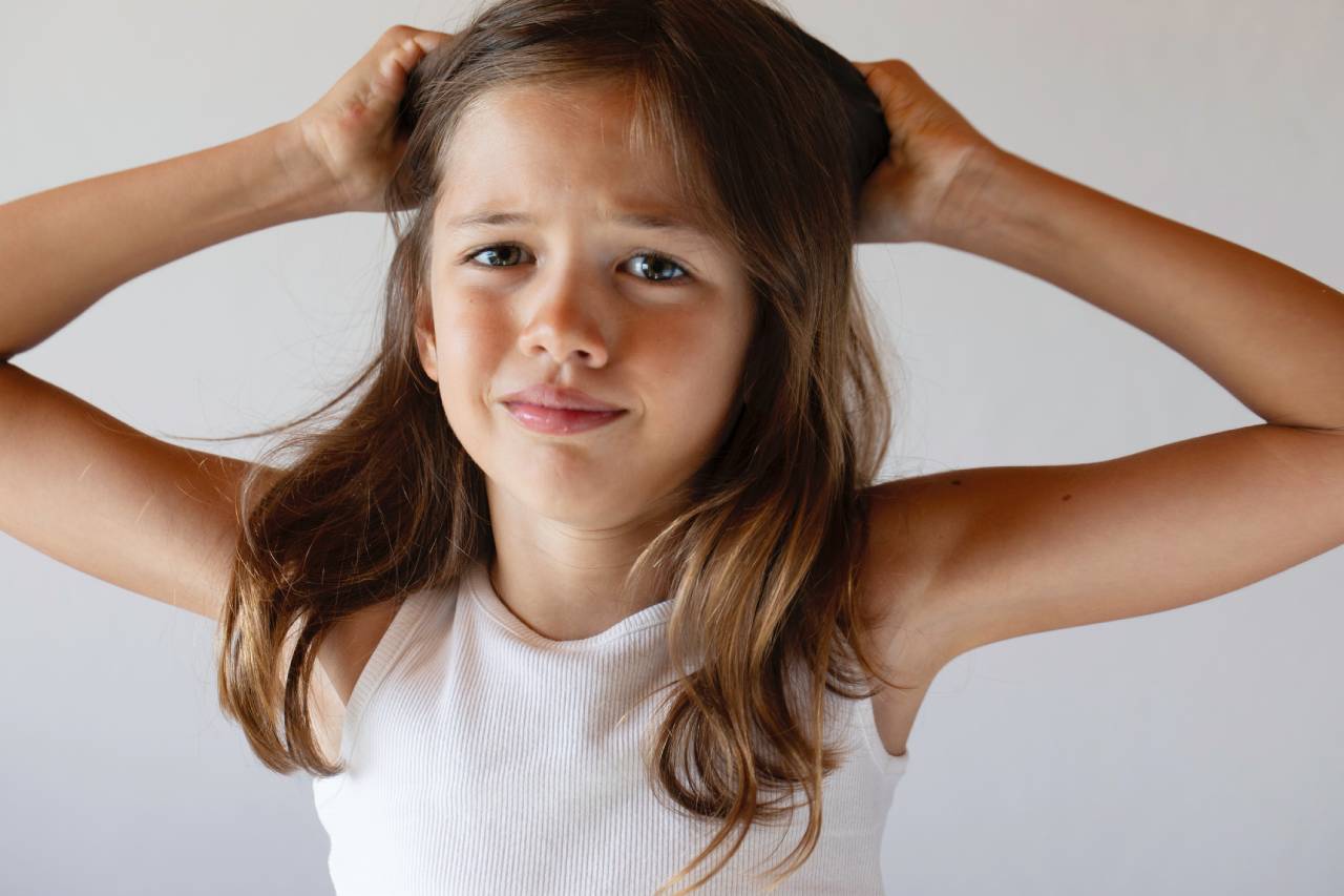 itchy-scalp-girl-use-as-lead-pic-lhp-1